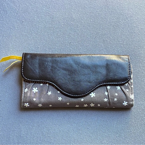 Thirty-one wallet. - Picture 1 of 7